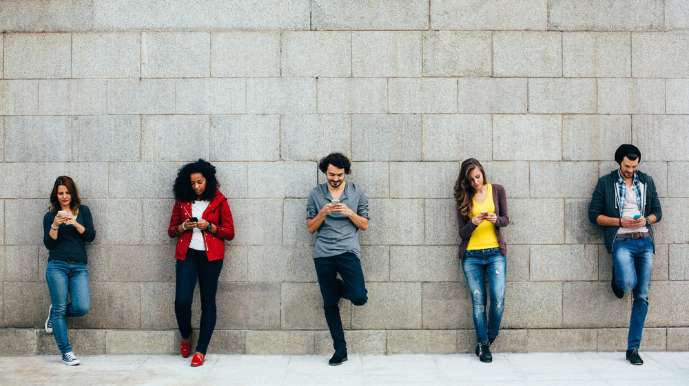 Twittern, chatten, instagramen: Verfällt die Sprache durch das Internet? Oder wird sie sogar dadurch bereichert?