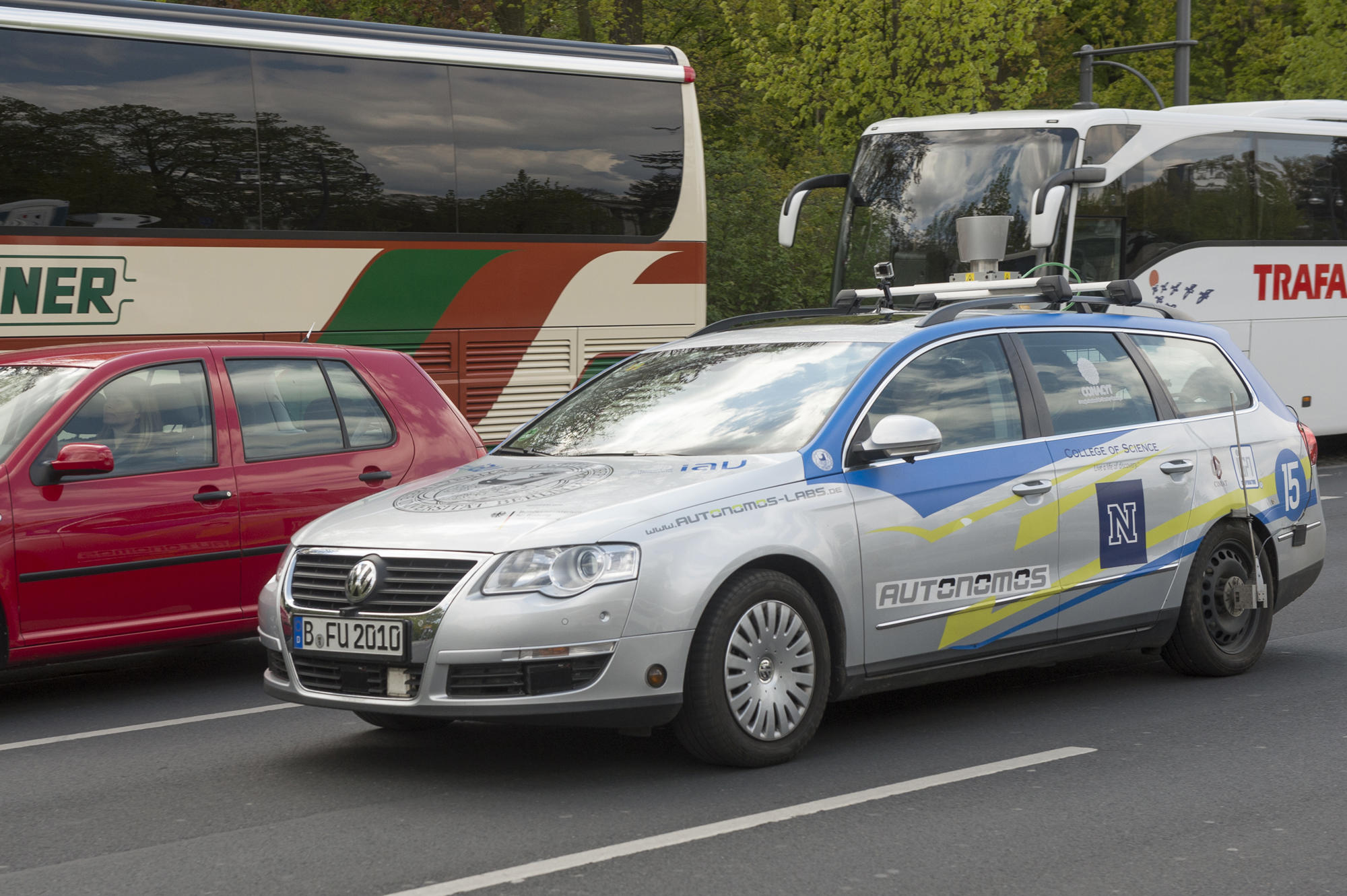Autonomes fahren auf der Straße des 17. Juni in Berlin - Wissenschaftler wie Raúl Rojas machen es möglich.