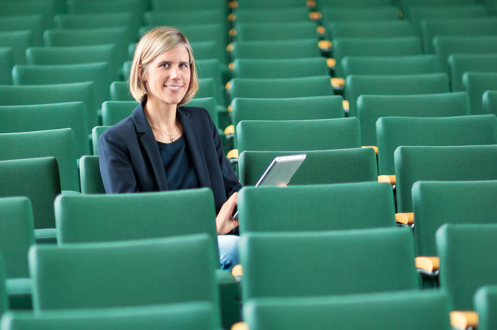 Christine Knaevelsrud, Professorin am Fachbereich Erziehungswissenschaften und Psychologie, entwickelte zusammen mit ihrem Team einen Online-Depressions-Coach und testete ihn in Zusammenarbeit mit der Techniker Krankenkasse.