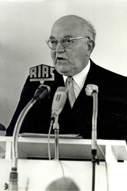 Prominenter wie scharfzüngiger Kritiker des Nationalsozialismus: der Jurist und Politologe Ernst Fraenkel.