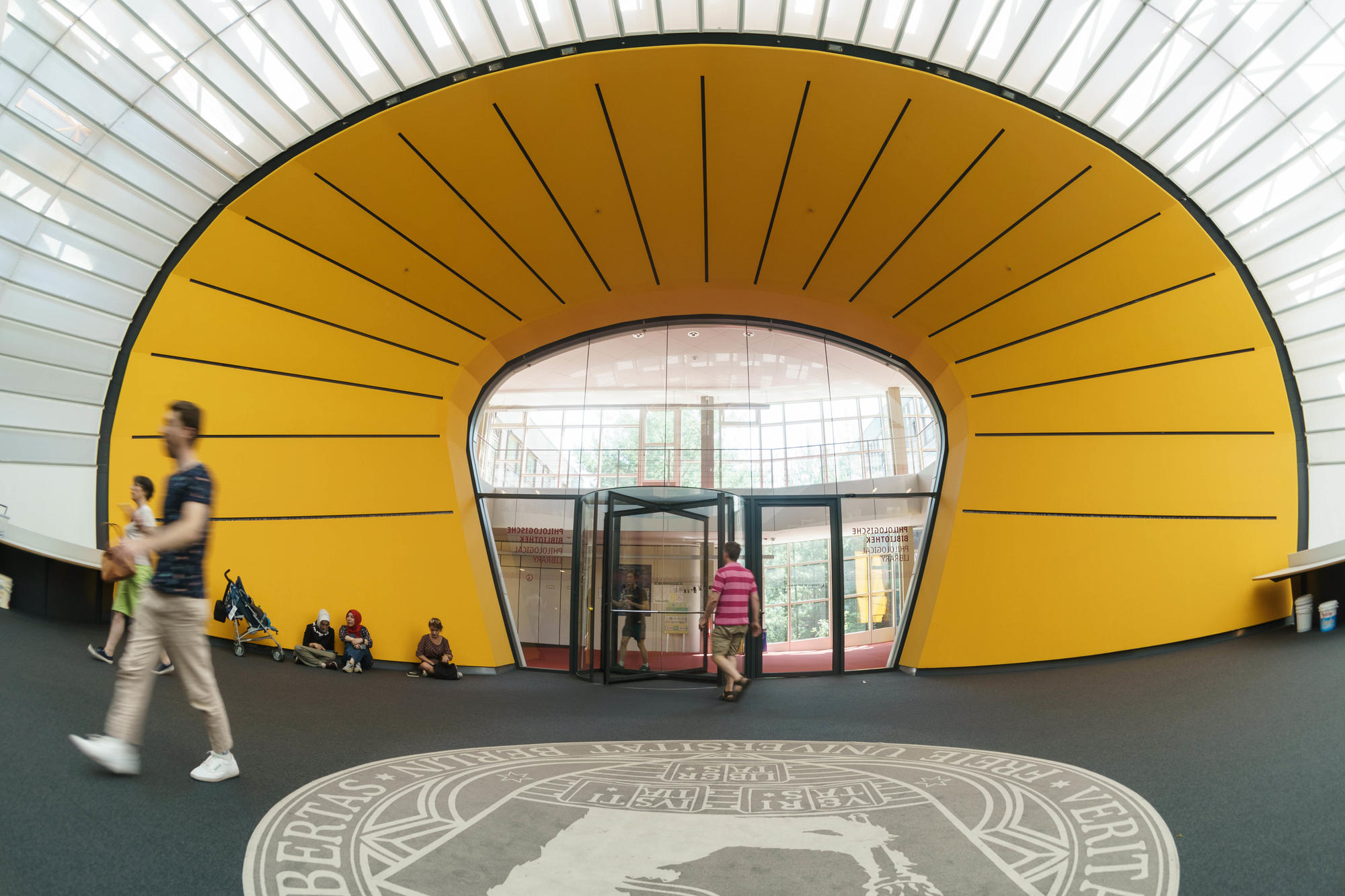 Eingang der Philologischen Bibliothek