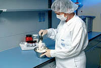 Die Entwicklung eines modernen Medikaments kann durchschnittlich 12-16 Jahre dauern und bis zu 800 Mio. Euro kosten.