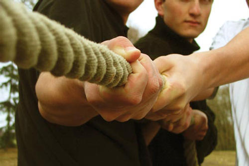 An einem Strang ziehen: wichtig für die Teamarbeit.