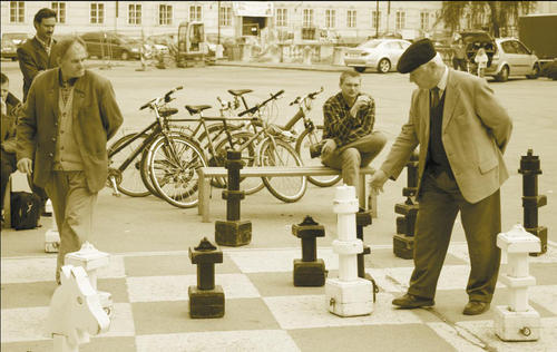 Im Gegensatz zum Mittelalter ist Schach heute eine friedliche Angelegenheit.