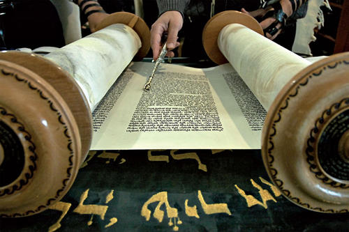 Im Judentum gibt es eine siebentägige Trauerzeit, an die sich 30 Tage der Reintegration in den Alltag anschließen.