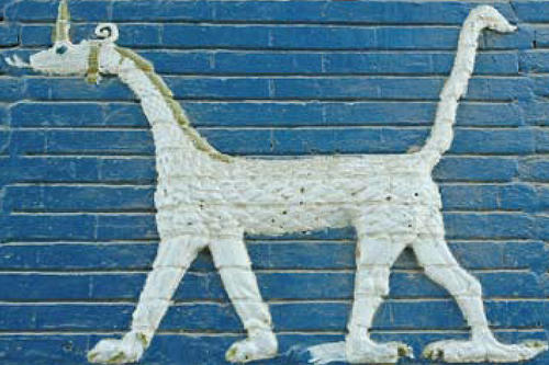 Drachenfigur am Ischtar-Tor, eines der Stadttore Babylons, seit 1930 zu sehen im Vorderasiatischen Museum, das im Pergamon-Museum in Berlin untergebracht ist.