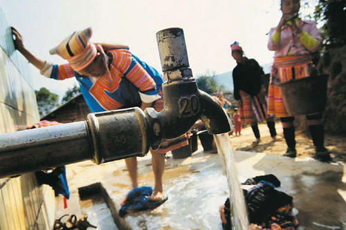 In China wie in Indien ist das Durchschnittseinkommen gestiegen, doch leben dort nach absoluten Zahlen die meisten Armen der Welt.