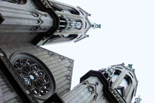 Gleich hinter der Catedral da Sé verläuft die Frontlinie des Glaubens zwischen Katholiken und den aufstrebenden Sekten Brasiliens.