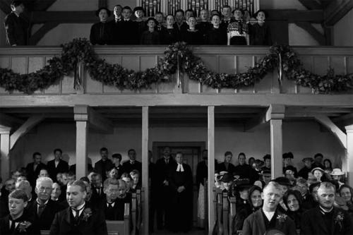 Der Film „Das weiße Band“ von Michael Haneke geht ganz stark von einer protestantischen Bildästhetik aus – mit sehr schön fotografierten Bildern.