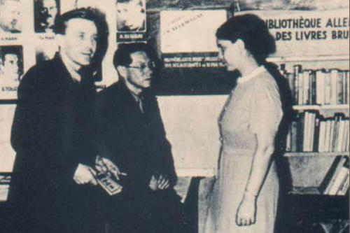 Der Schriftsteller Lion Feuchtwanger (Mitte; zusammen mit Bodo Uhse, links, und Anna Seghers) kehrte 1933 nach der Machtergreifung durch die Nationalsozialisten nicht mehr von einer USA- und Englandreise nach Deutschland zurück.