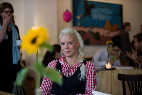 Früher tourte Geertje Gückel als Reiseleiterin durch Europa, heute zeigt sie Interessenten das betahaus.
