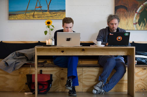 Von Kontrolle durch den Chef ist beim „Coworking-Space“ nicht viel zu merken.