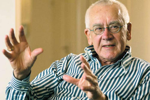 Der Altersforscher Paul Baltes korrigierte die bis dato herrschende Ansicht, die geistige Entwicklung sei mit knapp 30 Jahren abgeschlossen. Er propagierte die Theorie vom lebenslangen Lernen.