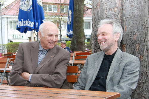 Erinnerung verbindet: Meteorologieprofessor Heinz Fortak und Winfried Fluck, Professor für amerikanische Kultur am John-F.-Kennedy-Institut der Freien Universität.