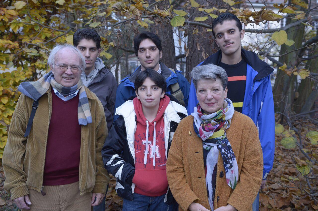 "Sie sind wie eine neue Familie für uns", sagen die vier syrischen Brüder über Bärbel und Richard Mann.