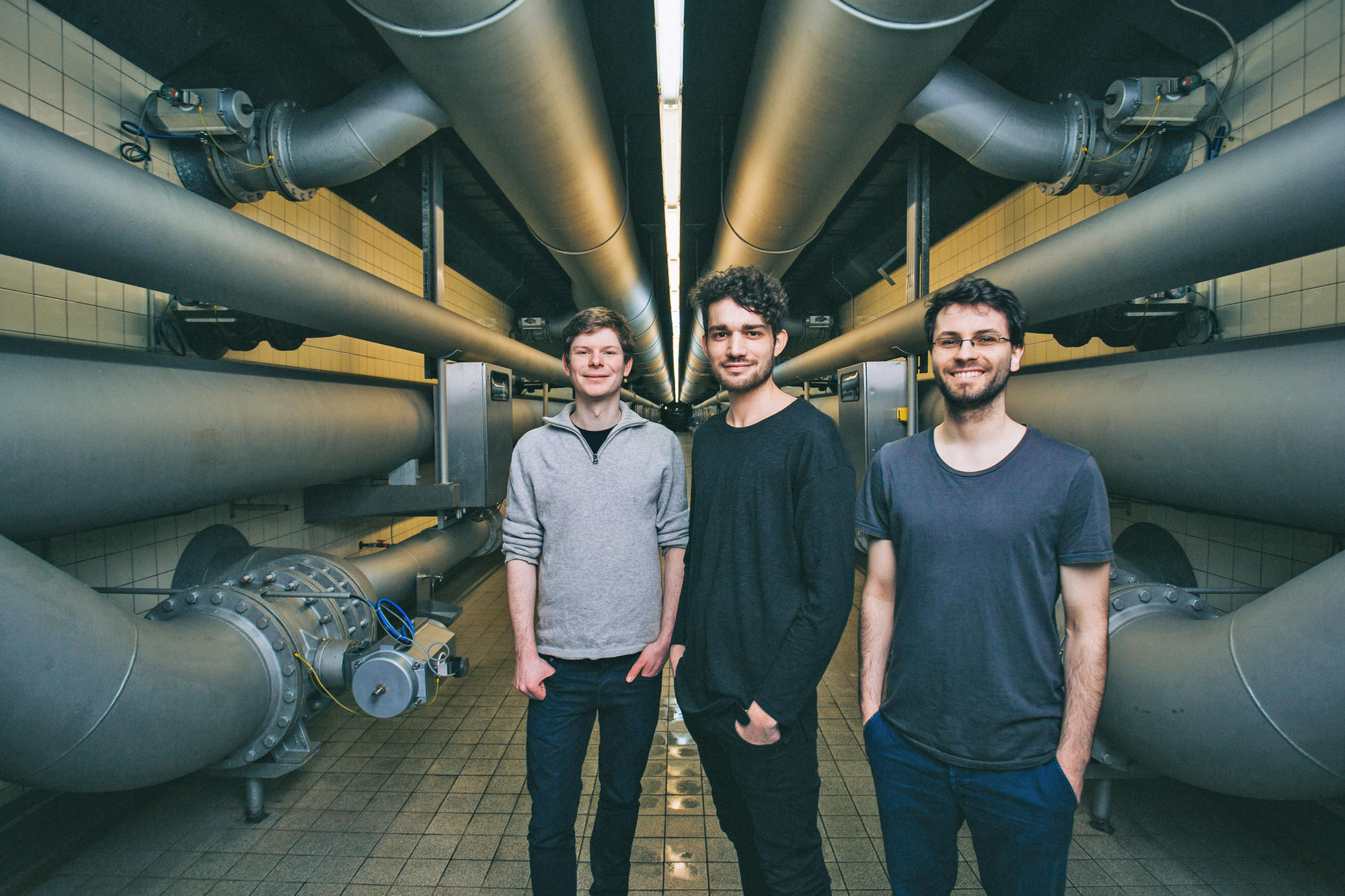 So sehen Gründer aus: RobinHahn, Stephan Zeisberg und Sascha Zinke (v. l. n. r.) haben die „splonebox“ erfunden, einen digitalen Wächter für Industrieanlagen.