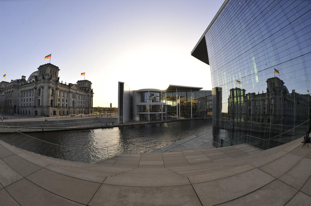 Wie steht es um die Mitgliederzahlen der großen Parteien der Bundesrepublik? Politikprofessor Oskar Niedermayer untersucht die Entwicklung seit mehr als 15 Jahren.