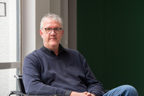 Andreas Barz, Vorstandsvorsitzender der Genossenschaft: „Angesichts der antidemokratischen Bewegungen und autoritärer Regime ist gelebte Demokratieerfahrung, wie sie das Studentendorf bietet, aktueller denn je.“