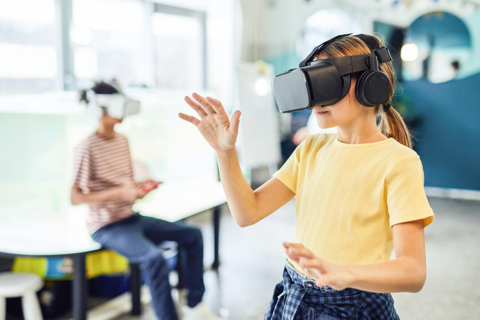 Die Welt ohne physikalische und geometrische Regeln. Virtual-Reality-Brillen helfen dabei, sich in nicht-reale Situationen zu versetzen.