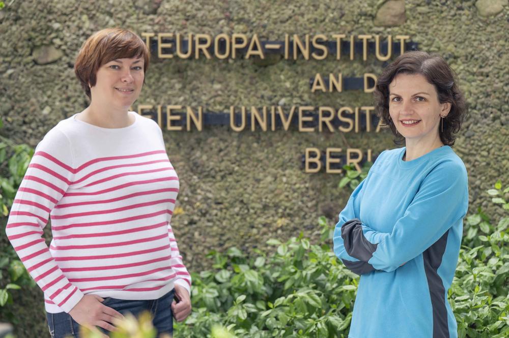 Tamara Martsenyuk (r.), Professorin f. Soziologie und Genderstudien, ist Stipenditatin des Osteuropa-Instituts, Tetiana Kostiuchenko, Soziologiedozentin, ist Stipendiatin der vom Exzellenzcluster SCRIPTS eingerichteten Wissenschaftsbrücke.
