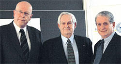 Erläuterten die Interviews: Präsident Dieter Lenzen, Holocaust-Überlebender Werner Bab und Douglas Greenberg, Direktor des Shoah Foundation Institute.