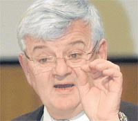 Prominenter Redner aus Anlass des Festakts zur Eröffnung der Graduiertenschule für Nordamerikastudien war Anfang November Joschka Fischer<br>Foto: Ulrich Dahl