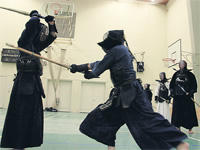 Die Übung dient der Schulung von Körper und Geist