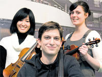 T. Oyama, L. Aé und N. Becker (v.l.) vom Collegium musicum