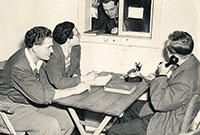 Anfang am Gartentisch. Das Immatrikulationsbüro 1948. Foto:Universitätsarchiv (7)