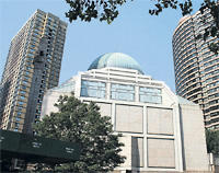 Gerahmt von Wolkenkratzern: Moschee an der Upper Eastside.