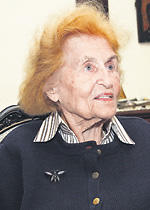 Waltraut Voigt in ihrer Wohnung in Charlottenburg. Ein Zimmer vermietet sie seit Jahrzehnten an Studenten.