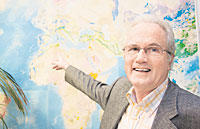 Gemeinsam mit seinen Studenten besteigt der 65-jährige Stefan Schmid regelmäßig die schönsten Bergspitzen Europas.