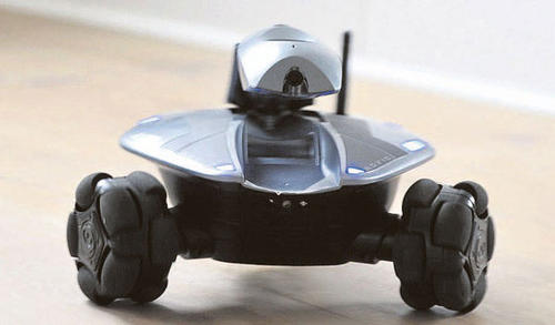 Roboter is watching you: Der kleine elektronische „Wachhund“ ist ganz schön mobil.