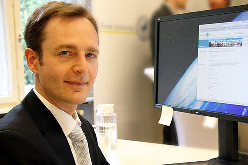 Kam aus Kalifornien an die Spree. Professor Volker Roth hat die Stiftungsprofessur der Bundesdruckerei an der Freien Universität inne.