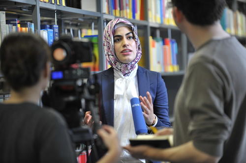 Betül Ulusoy, Jura Studentin und Deutsche mit türkischen Wurzeln, plädiert für Gerechtigkeit und Toleranz.