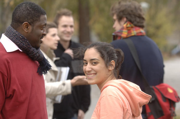 IS_lachende_Studentin