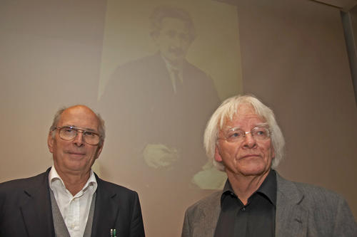 Prof. Dr. H. Günter Dosch (li.), Prof. Dr. Hans J. Specht: "Musik und Physik in Einklang bringen".