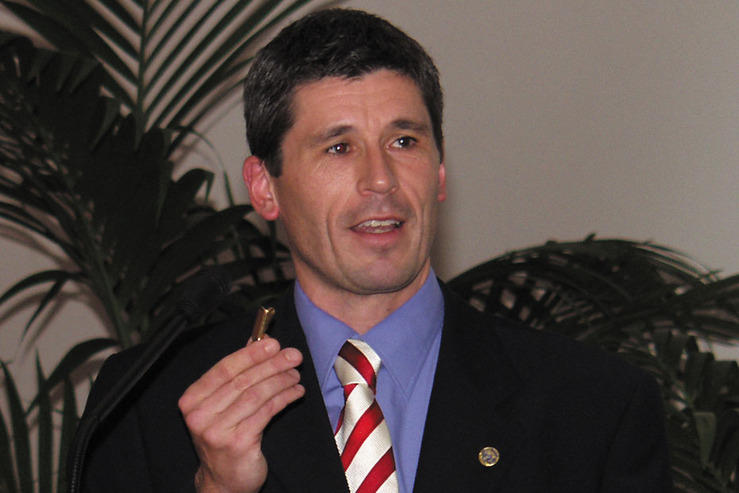 Schiedsrichter Markus Merk pfiff das neue Semester an.