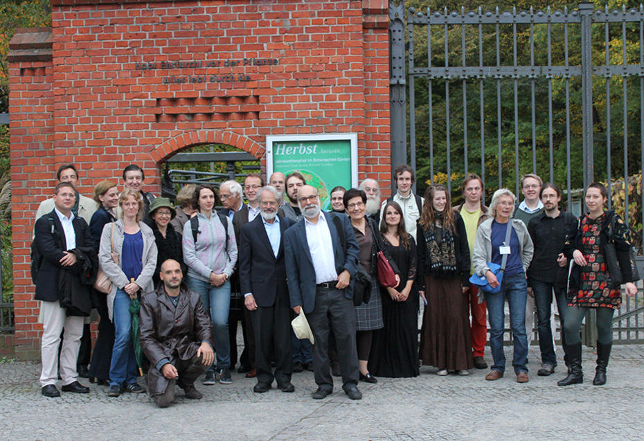 Mehrmals jährlich stattfindende Arbeitstreffen mit externen Experten sind fester Bestandteil des BabMed-Projektablaufs. Im Oktober 2014 besuchten das BabMed-Team und seine Gäste den Heilpflanzengarten des Botanischen Gartens in Dahlem.