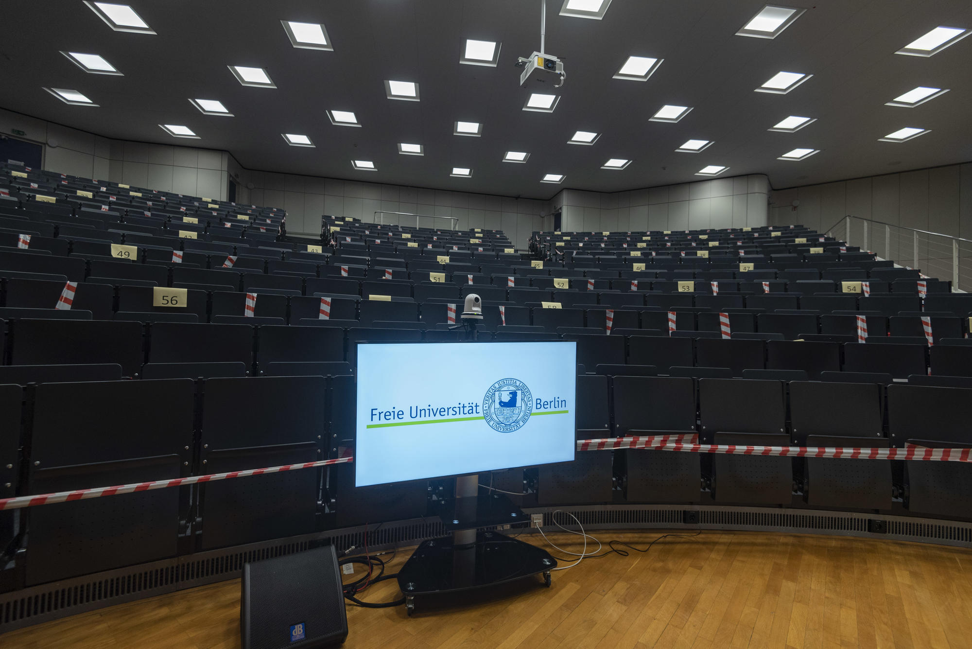 2020 12 15 Hörsaal 1B_Webex Webcam (Panasonic) + Vorschau_Medientechnik 02-7461