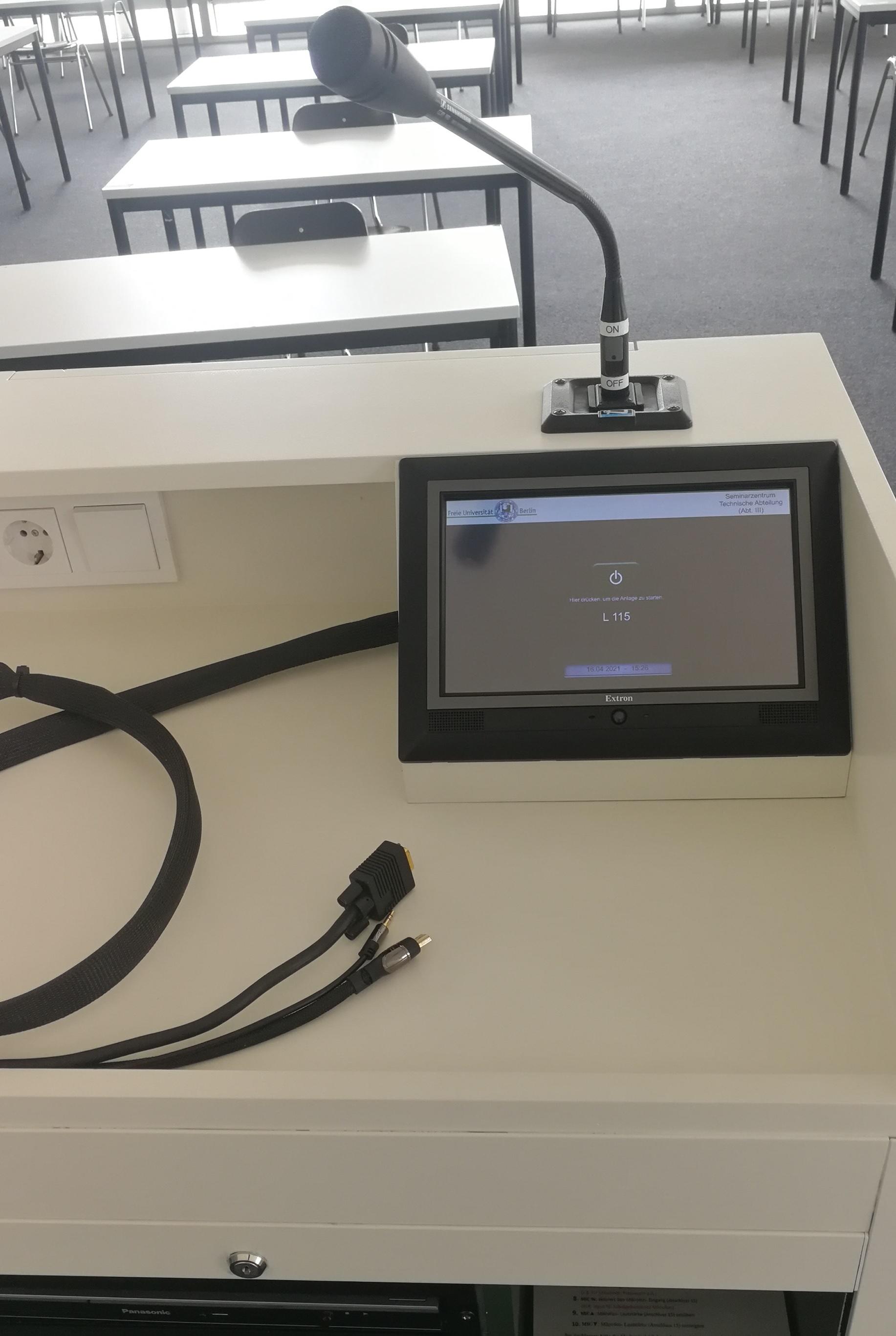 aufgearbeitetes Rednerpult L 113 Bild 2