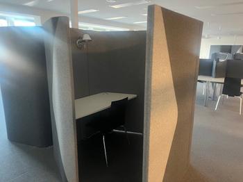 Schallgedämpfte Arbeitsplätze – 1. Stock