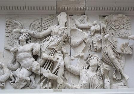 Fregio_della_gigantomachia_02